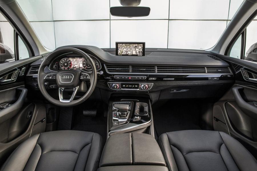 Торпедо Audi Q7 TFSI Quattro (4M) 2016 года  (NA) (фото 20 из 40)